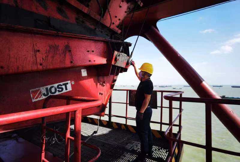 上海华绳钢绳在江苏太仓港务有限公司进行港口机械用钢丝绳及其配套索具技术服务