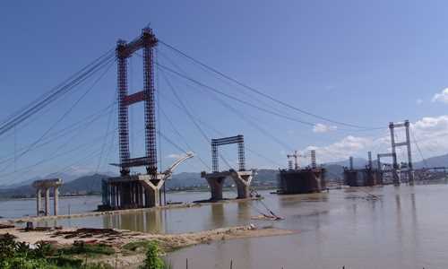 这座桥梁的建成离不开它？